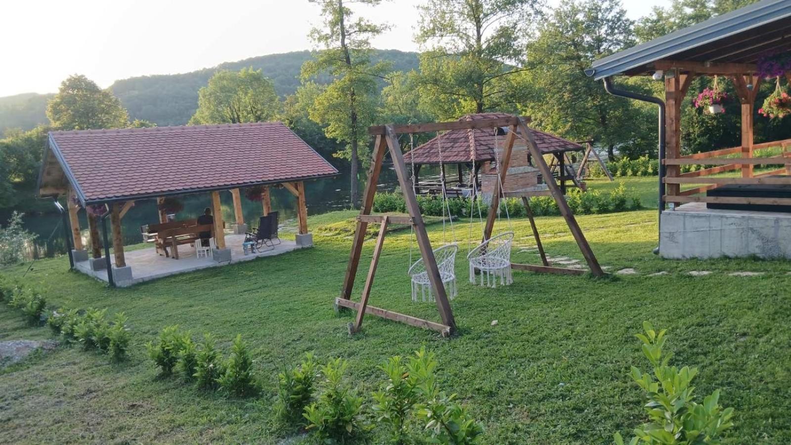 Villa Vikendica Krupa Na Vrbasu à Banja Luka Extérieur photo